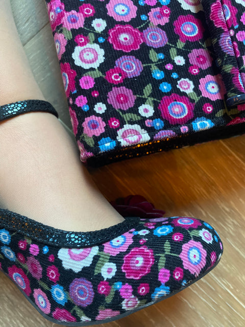 Nina (Schwarz geblümt)